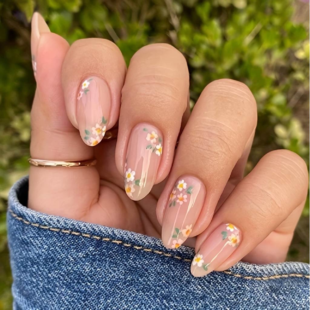 Elegant floral nail design