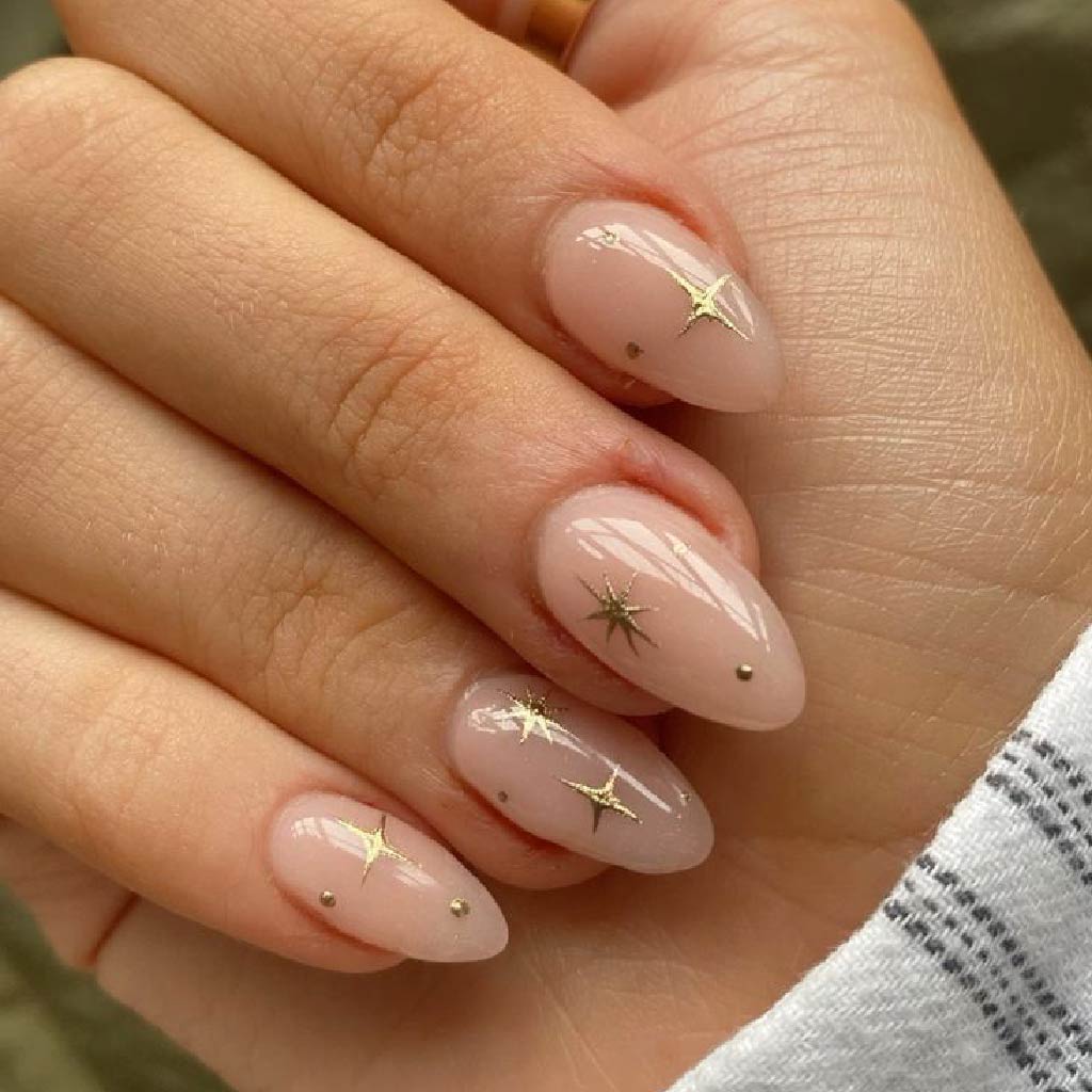 Elegant floral nail design